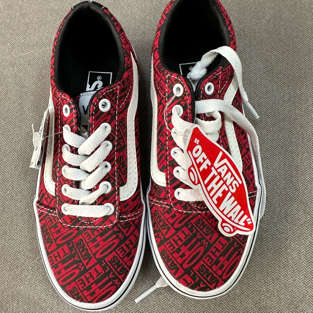 VANS “OFF THE WALL” LOGO - BOYS SHOES - SIZE 13
